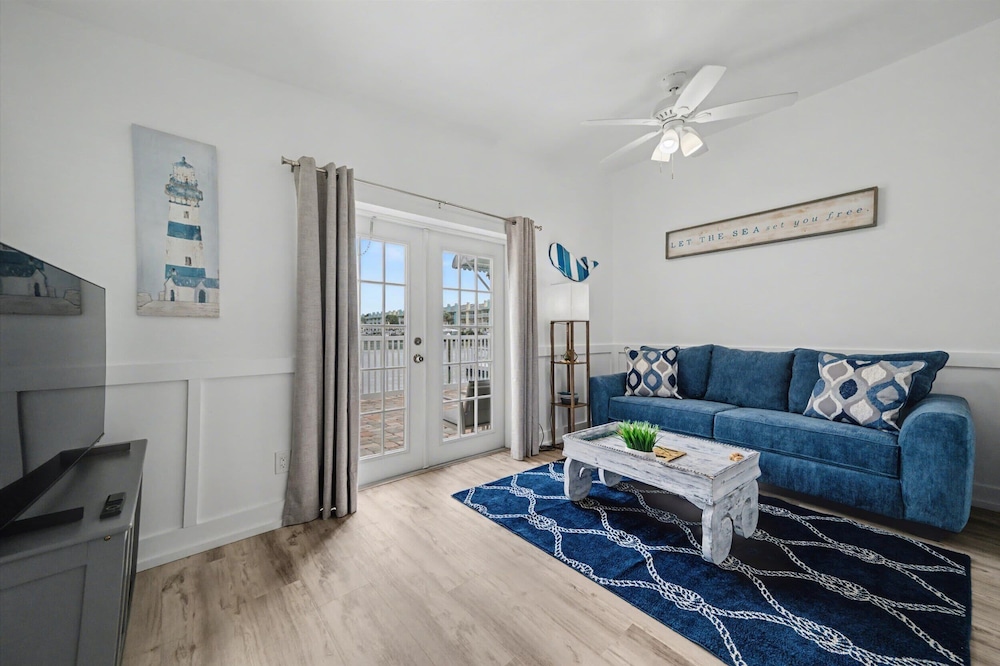Waterway Vista Suite Pet Friendly Boat Dock