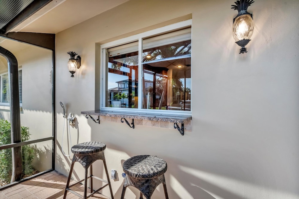 Waterfront Heated Pool House Kayaks Boat Dock