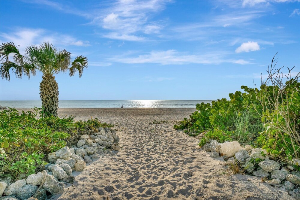 Holmes Beachfront Oasis