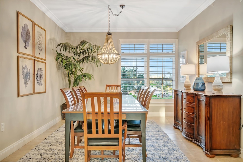 Beachfront With Private Balcony Heated Pool and Spa