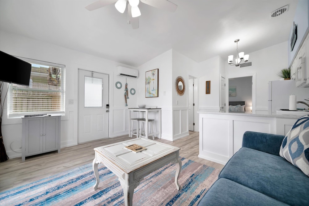Waterfront Pet Friendly Boat Dock Walk 2 Beach