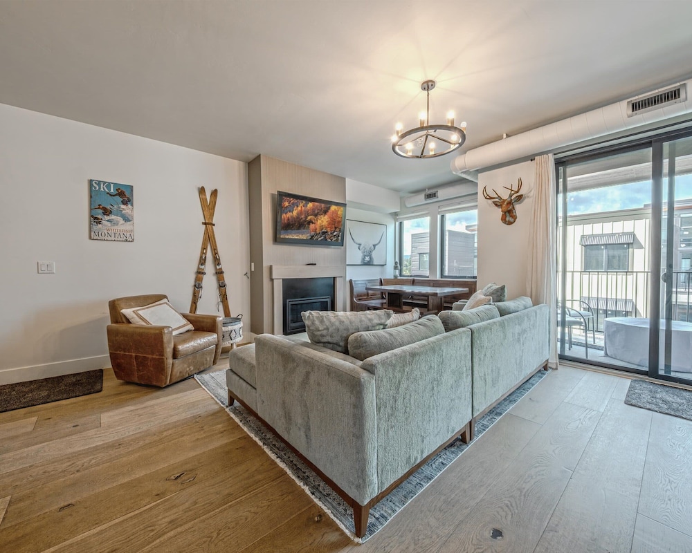 Whitefish Loft, Downtown Condo for 6