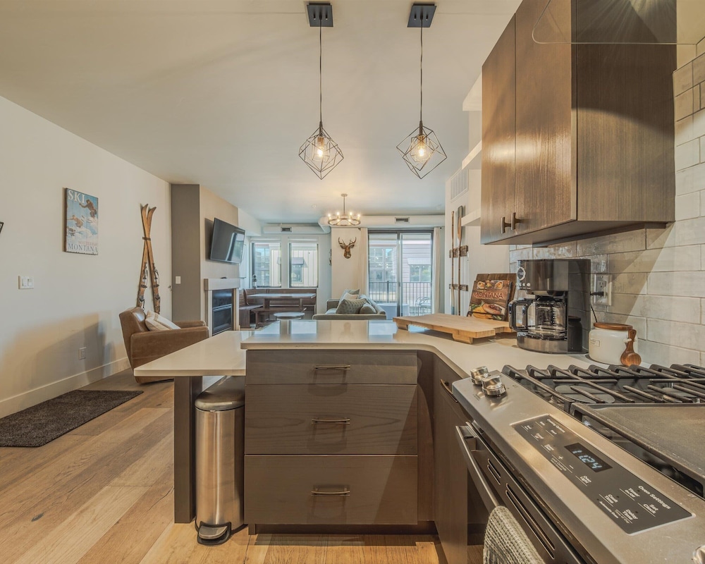 Whitefish Loft, Downtown Condo for 6