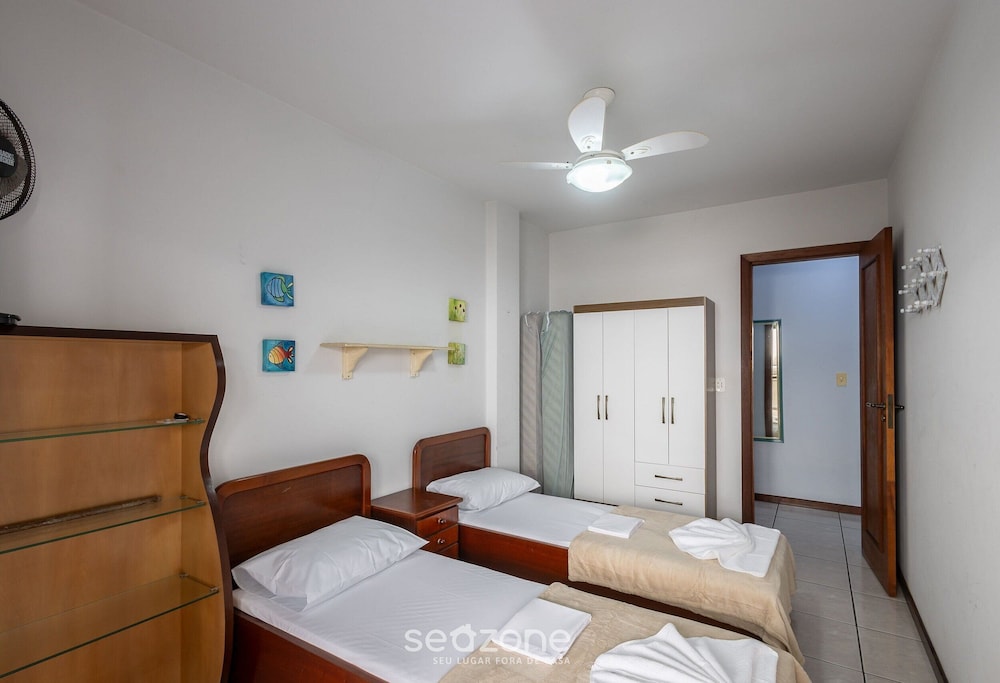 Apt w/ Balcony - Seafront in Meia Praia Ceo0104