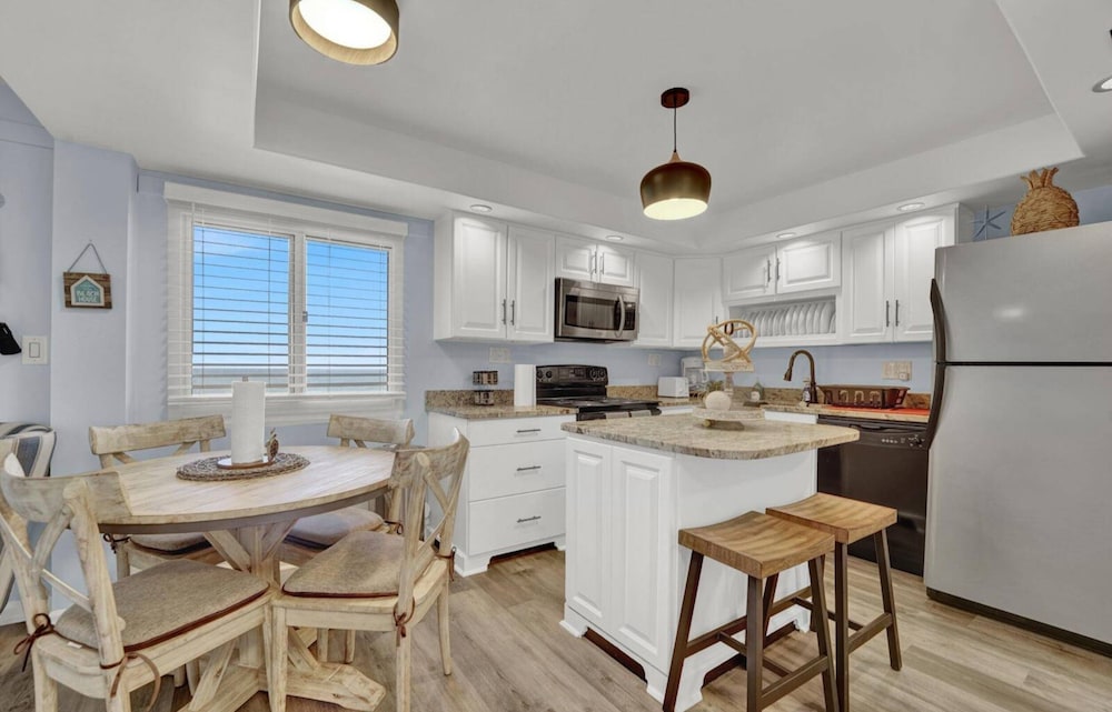 Pinnacle Port Penthouse #29 2 Bedroom Condo