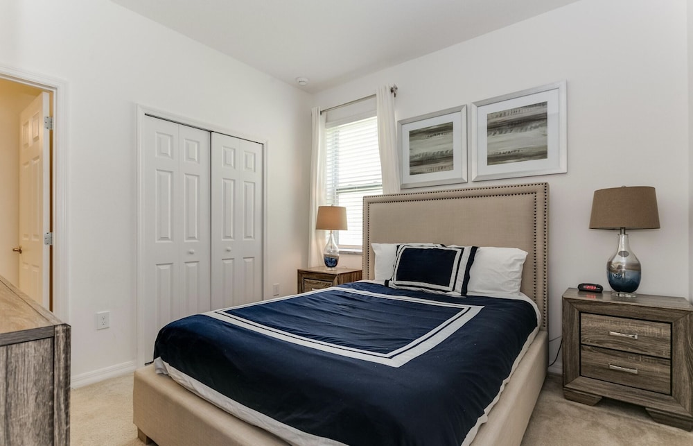 Beautiful 9 bedroom pool home located in the Solterra Resort! 9 Home by RedAwning view 3