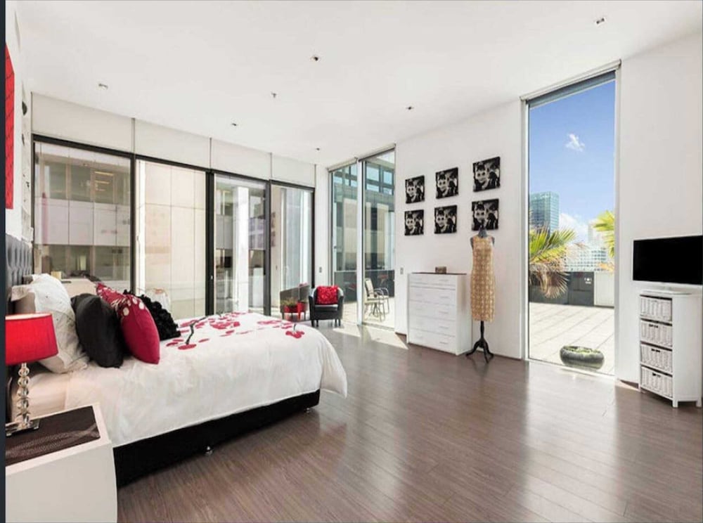 Perfect 4-bed Penthouse w/ Parking, Pool and Gym