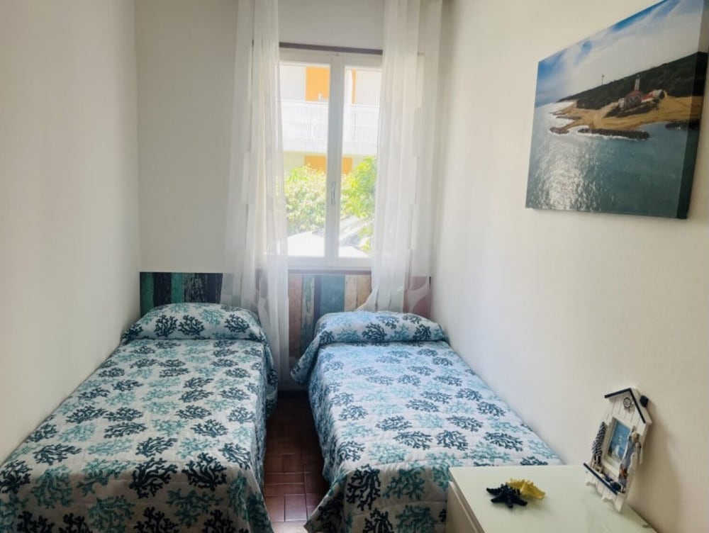 Villa With Private Garden Near the Beach and Center