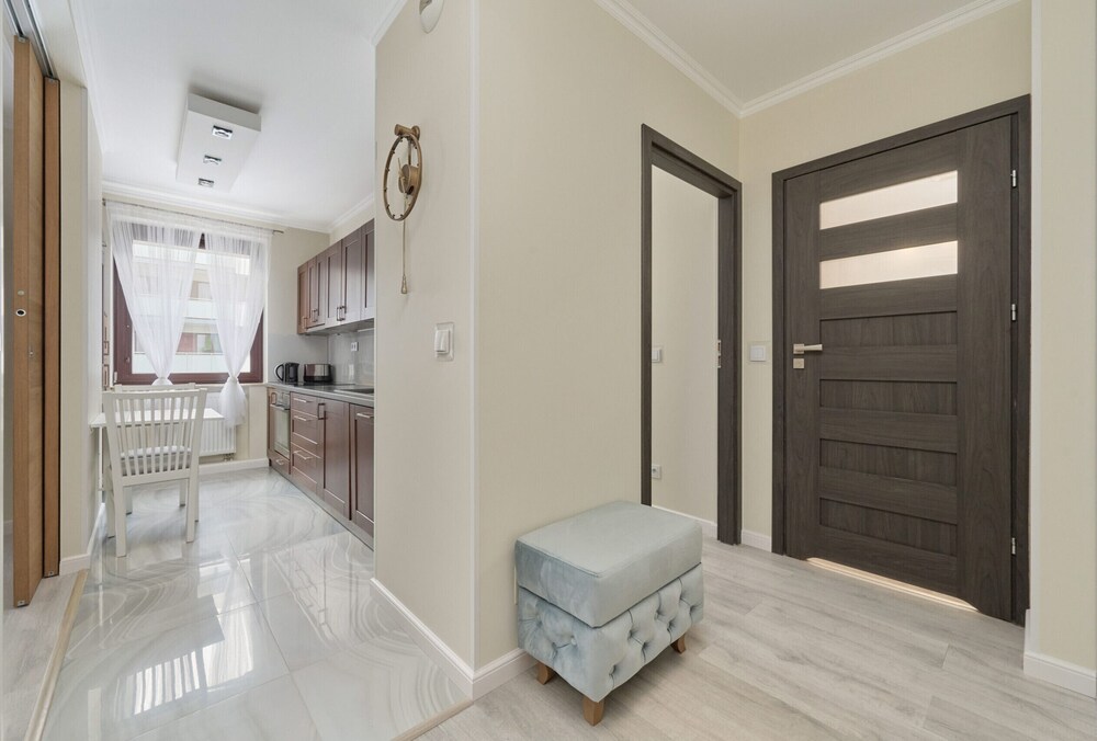 Floral Apartment Nyska by Renters