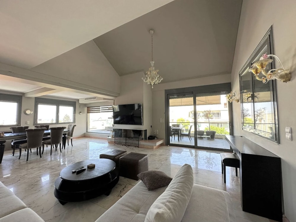 Glyfada 4BDR Penthouse Gia
