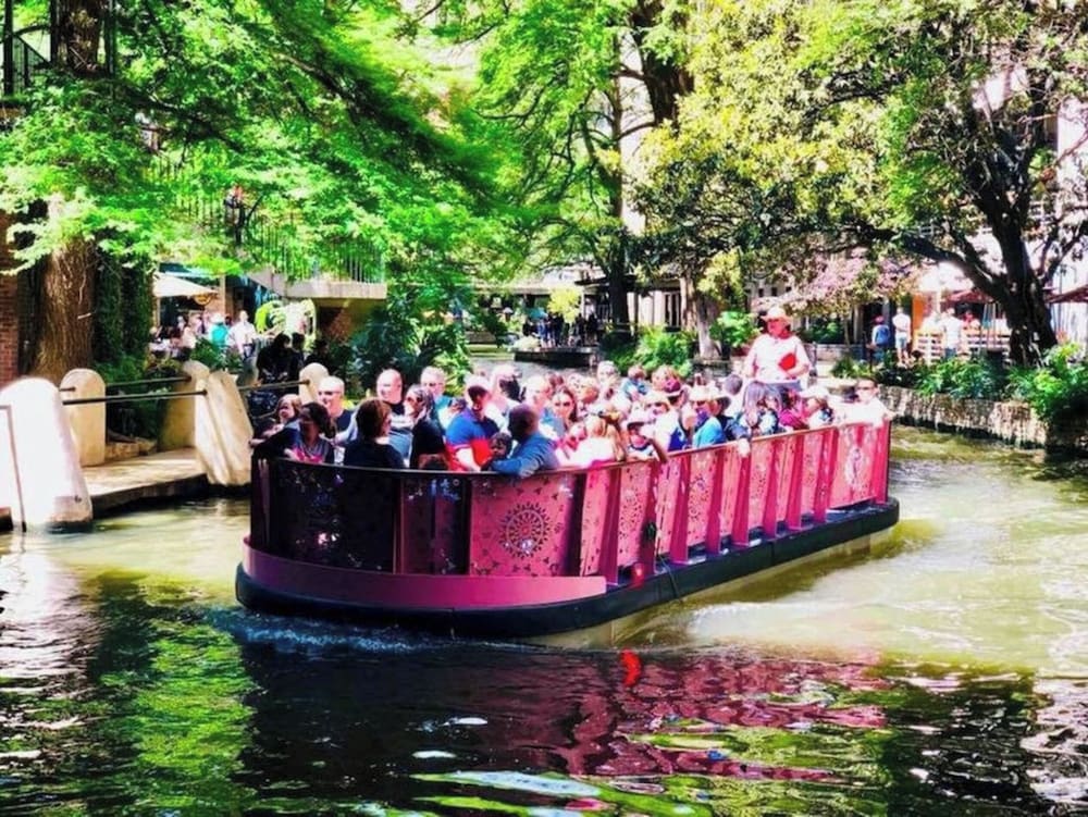 BIG Studio Near Downtown With All Amenities - Image 5