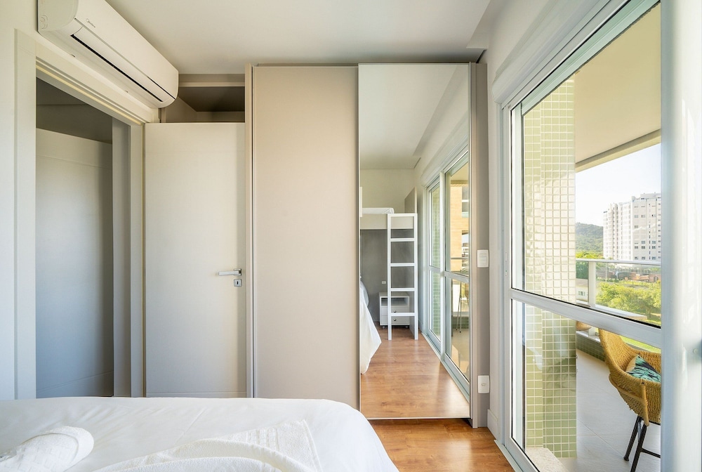 Charming apt w/ Balcony 150m From the Beach Abc0403