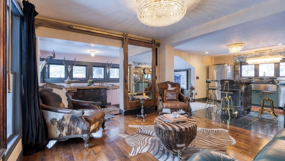Walk to Park City Mountain Ski Resort & Main St The Safe House by Avantstay