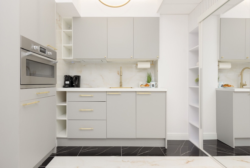 Glamour Studio by Renters Prestige view 4