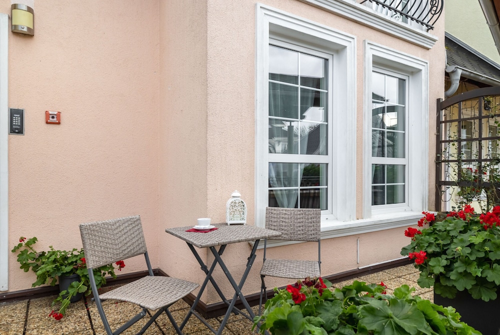 Nadbrzeżna Apartment by Renters