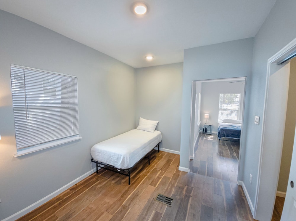 Magnificent Large Home Near Downtown view 4