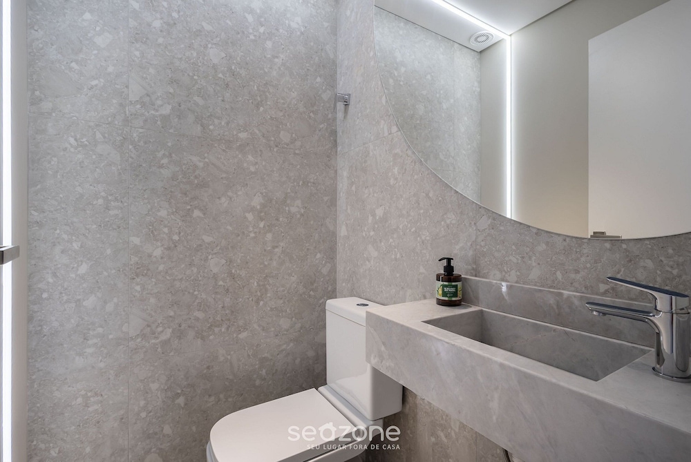 Building With Swimming Pool Next to Balneario Shopping in BC - TSO