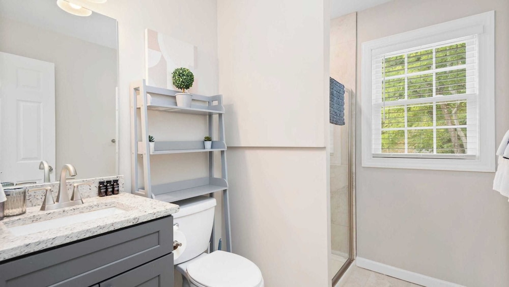10 Townhomes, Sleeps 89 6 Mins to DT Asheville Sycamore Cove by Avantstay
