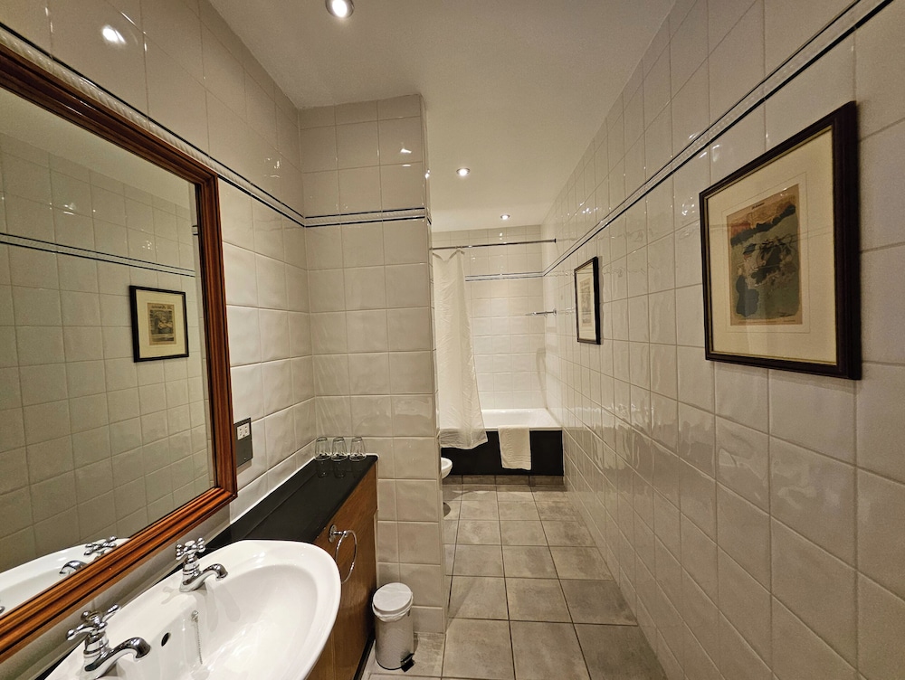 Leicester Vacations - OYO Blaby Westfield Hotel - Property Image 9