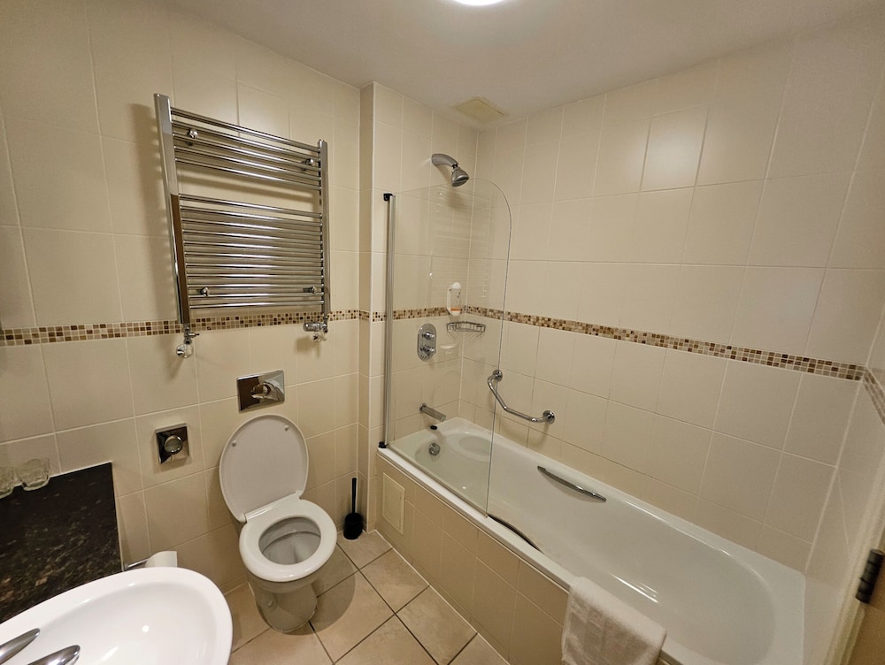 Leicester Vacations - OYO Blaby Westfield Hotel - Property Image 8