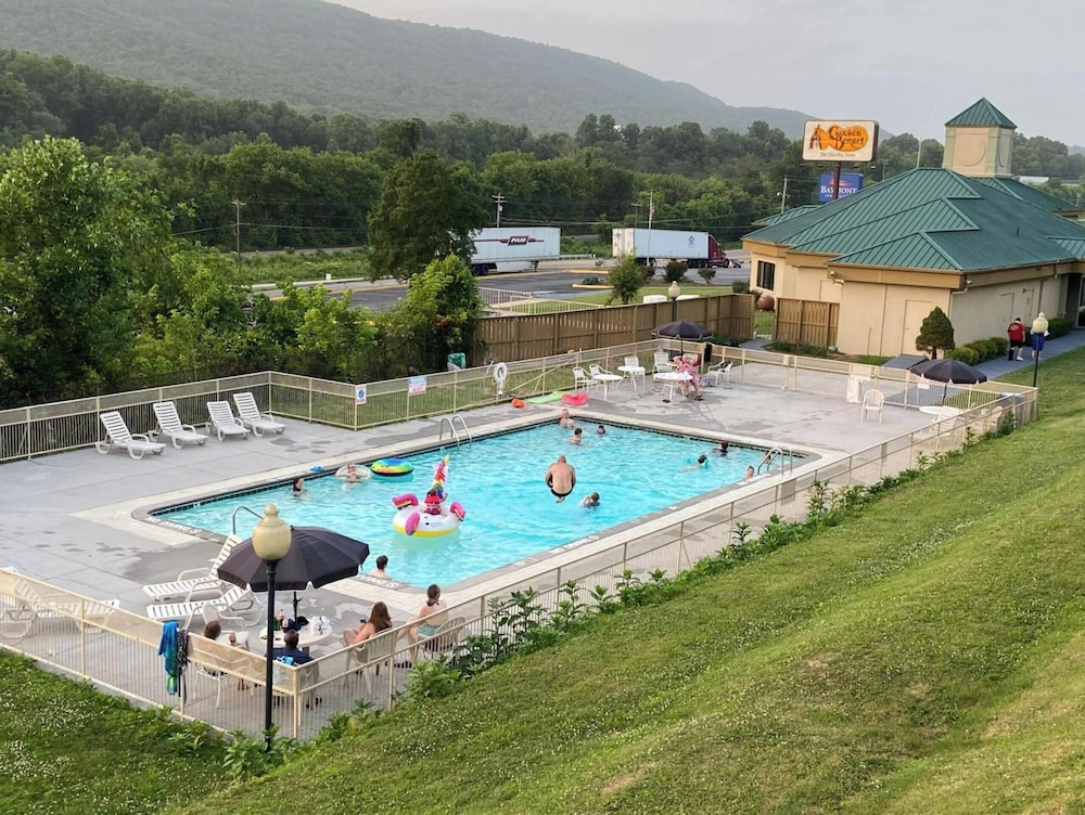 OYO Hotel Harriman near I-40