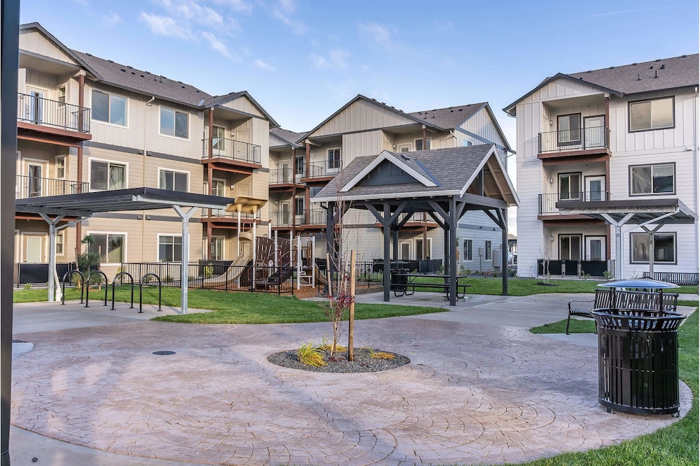 Landing Apartments - Woodburn