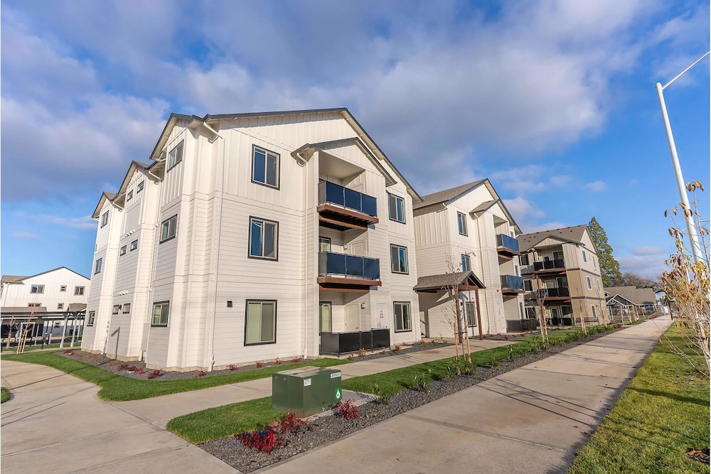 Landing Apartments - Woodburn