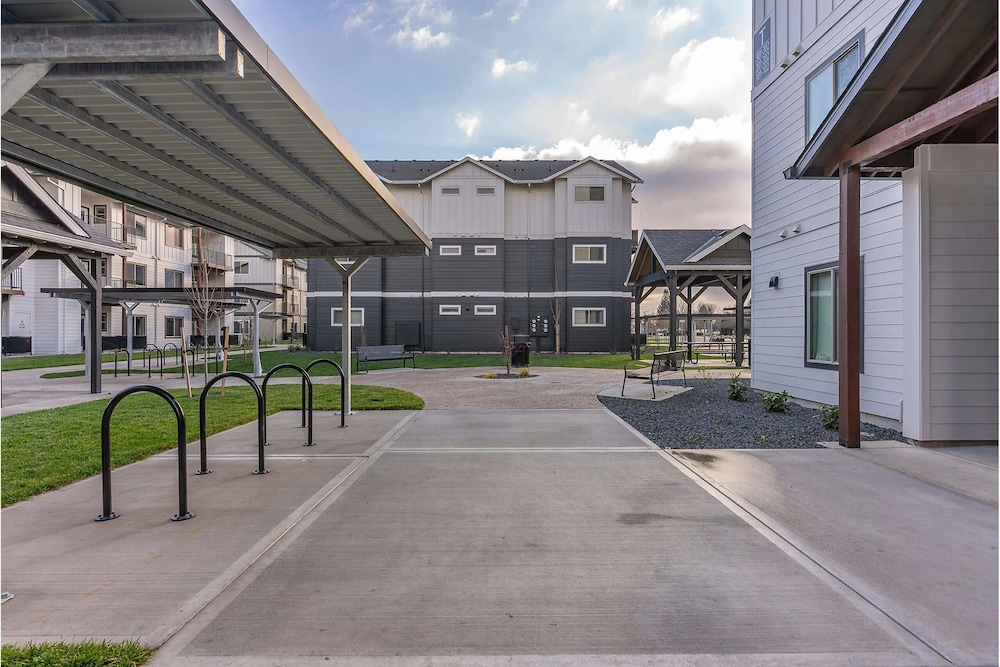 Landing Apartments - Woodburn