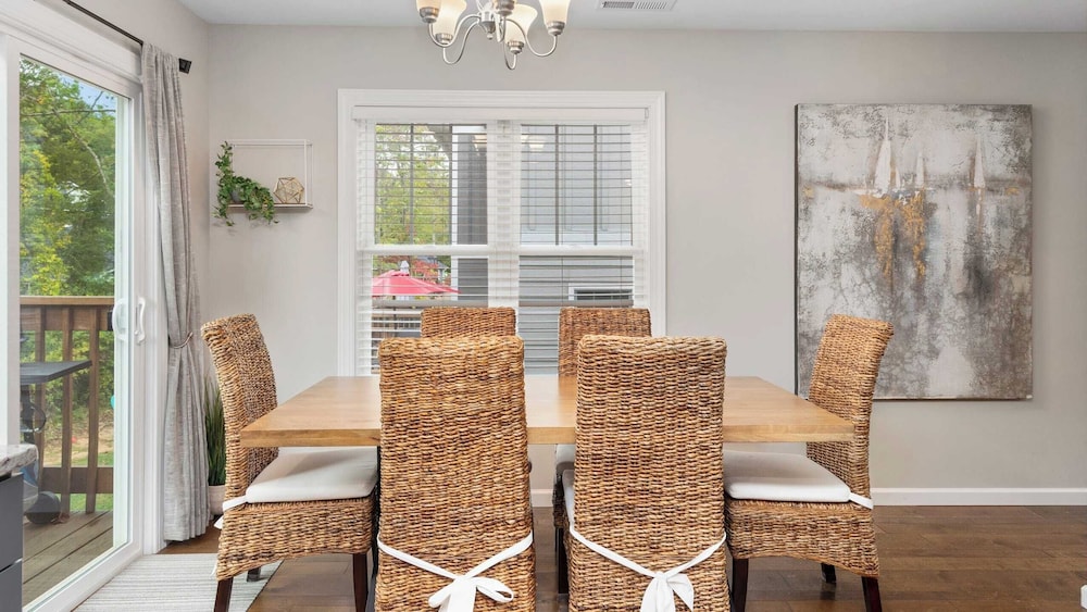 10 Townhomes, Sleeps 89 6 Mins to DT Asheville Sycamore Cove by Avantstay