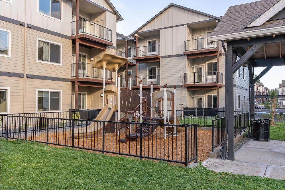 Landing Apartments - Woodburn