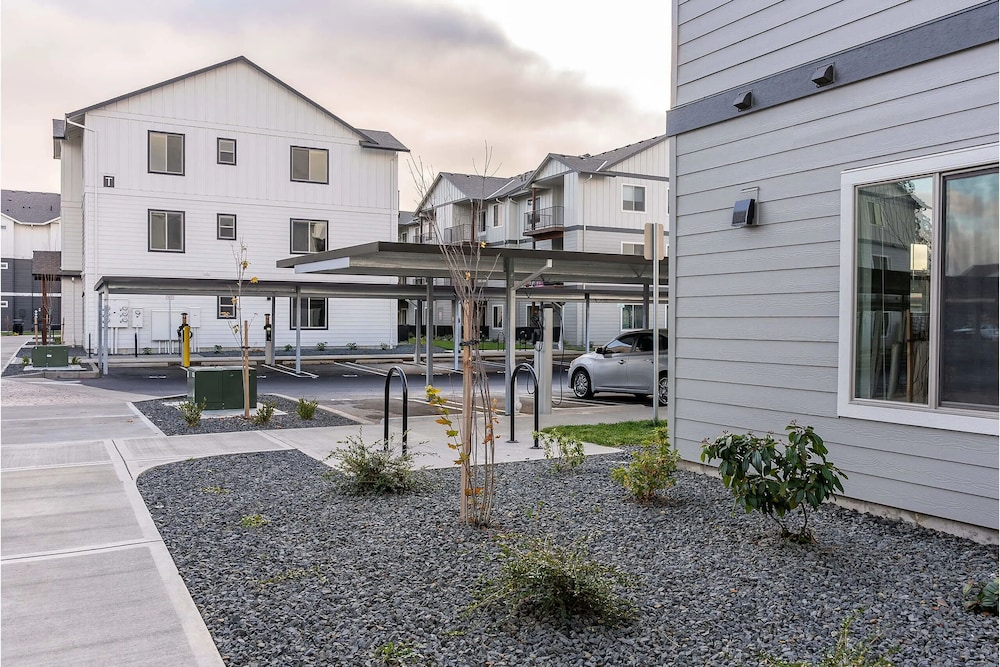 Landing Apartments - Woodburn