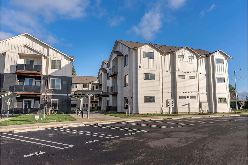 Landing Apartments - Woodburn