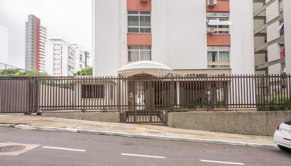 Apartment With Balcony and Barbecue Cec0801