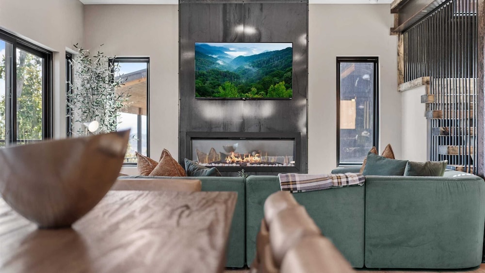 The Back Nine Retreat by Avantstay Private Golf Sim, Firepit & Mountain Views Near Dollywood