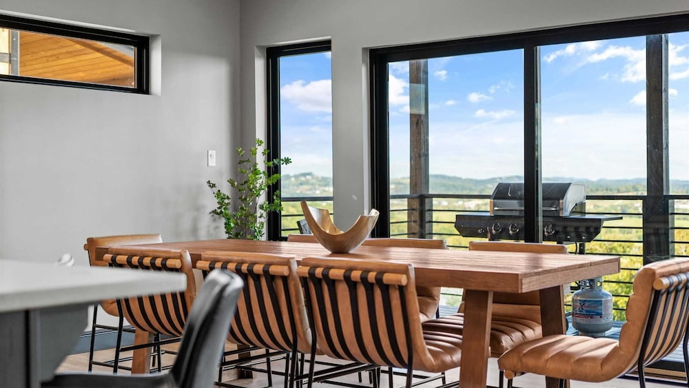 The Back Nine Retreat by Avantstay Private Golf Sim, Firepit & Mountain Views Near Dollywood
