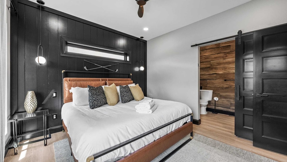 The Back Nine Retreat by Avantstay Private Golf Sim, Firepit & Mountain Views Near Dollywood