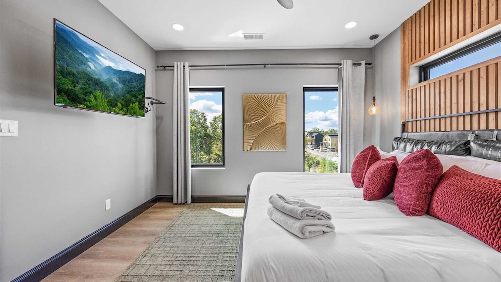 The Back Nine Retreat by Avantstay Private Golf Sim, Firepit & Mountain Views Near Dollywood