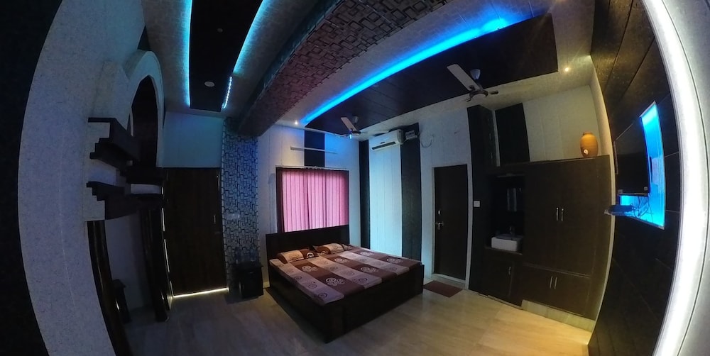 Hotel Geeta Bhawan