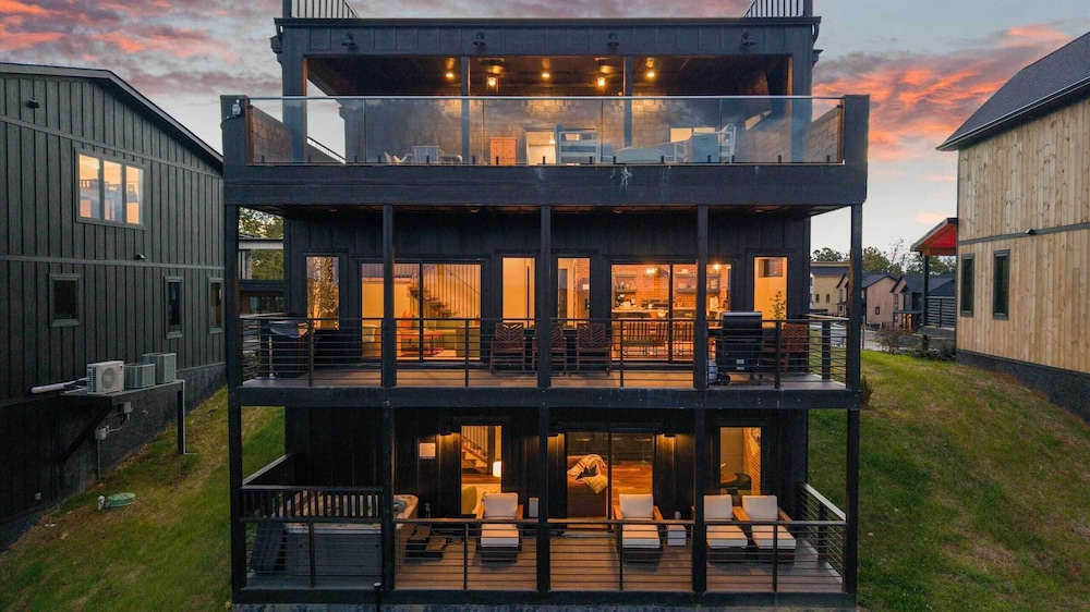The Back Nine Retreat by Avantstay Private Golf Sim, Firepit & Mountain Views Near Dollywood