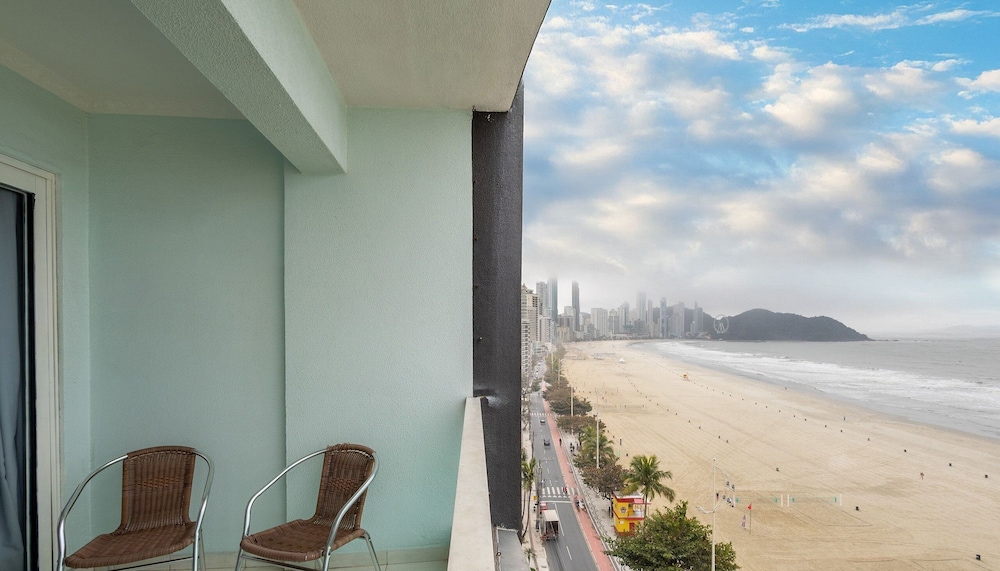 Apt w/ Balcony and Oceanfront View in BC - Ipc0901