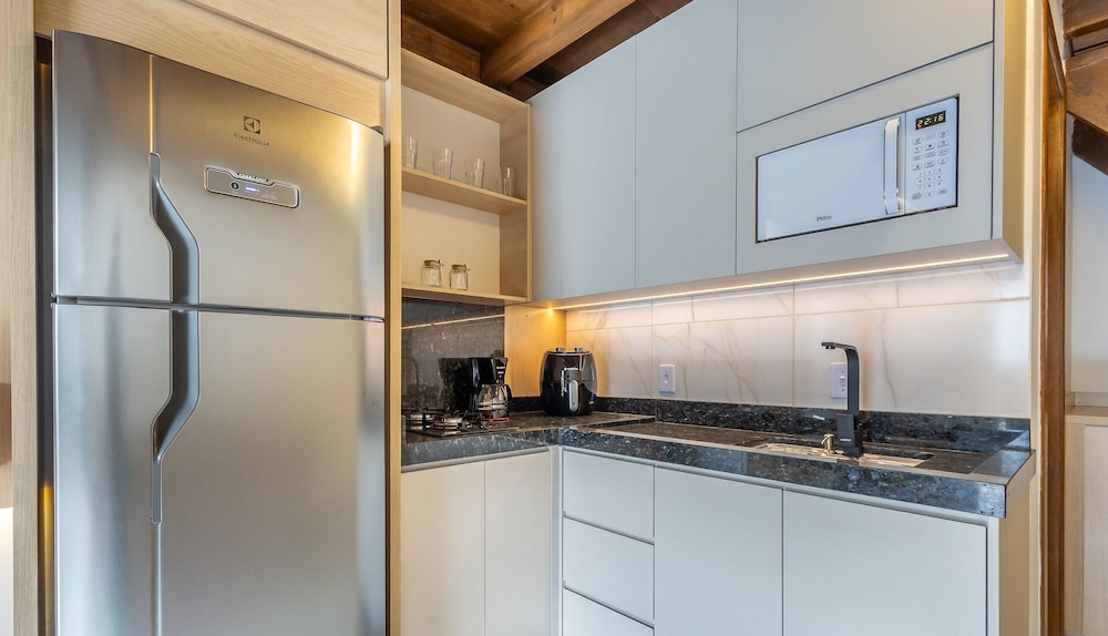 Comfortable and Sophisticated Accommodations Just Minutes From the Beach - VIL