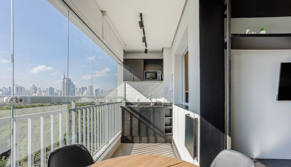 Apt w/ Gourmet Balcony 190m From the Metro Wal0714