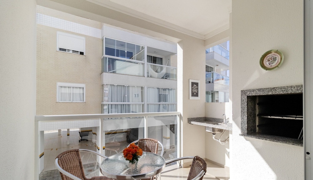 2 Bedroooms Apt w/ BBQ 500m From the Beach Pts0101