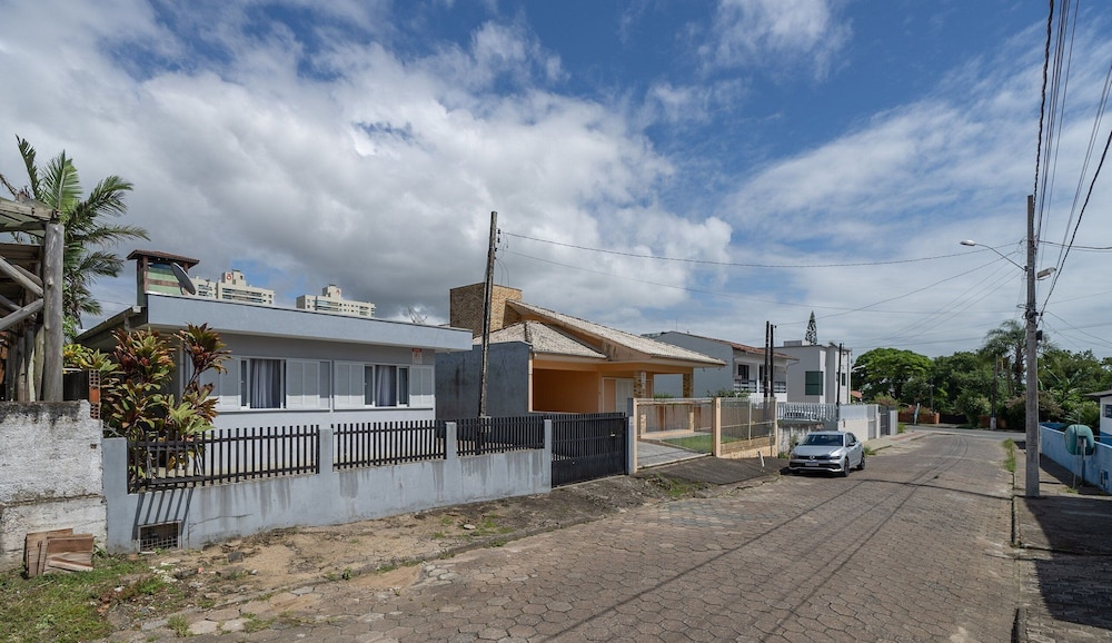 3BR Home w/ BBQ 100m From Beach Rpr056