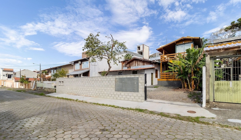 Beautiful and Practical Studios in Lagoa da Conceicao - JAS