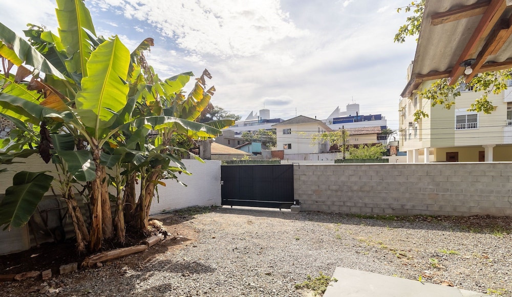 Beautiful and Practical Studios in Lagoa da Conceicao - JAS