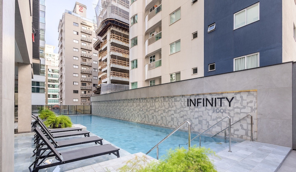 IFT - Ed. Infinity Tower Flat 350m From Meia Praia