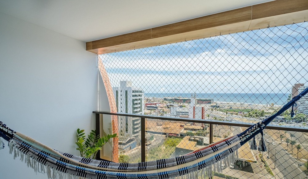 SMT - Building 750m From the Beach in Salvador
