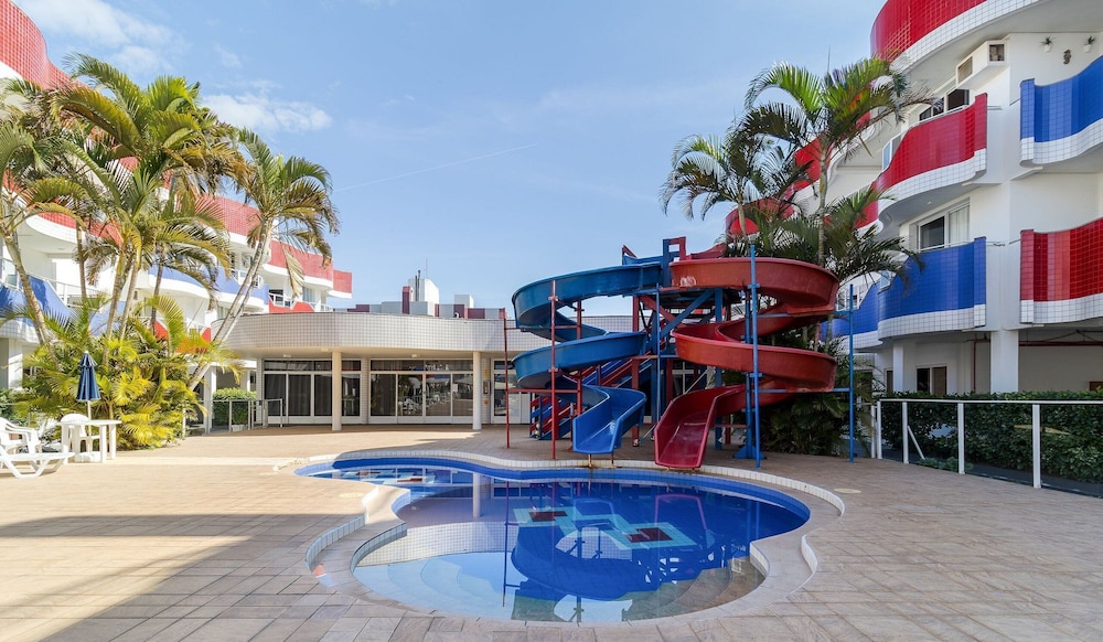 Apt c/ Varanda in Condominio Pe na Areia Iho127