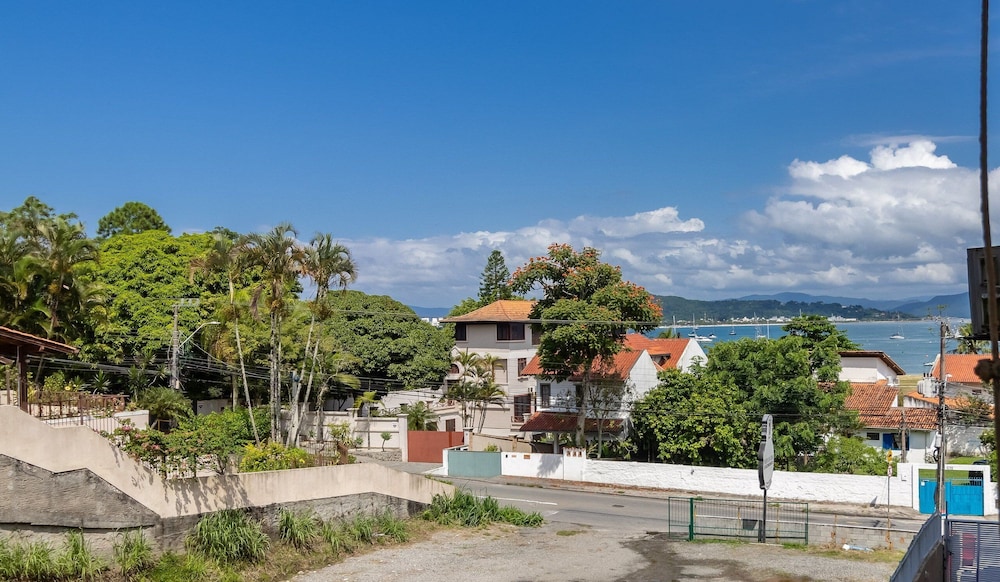 Sea View Apt 240m From the Beach in Jurere Ido207